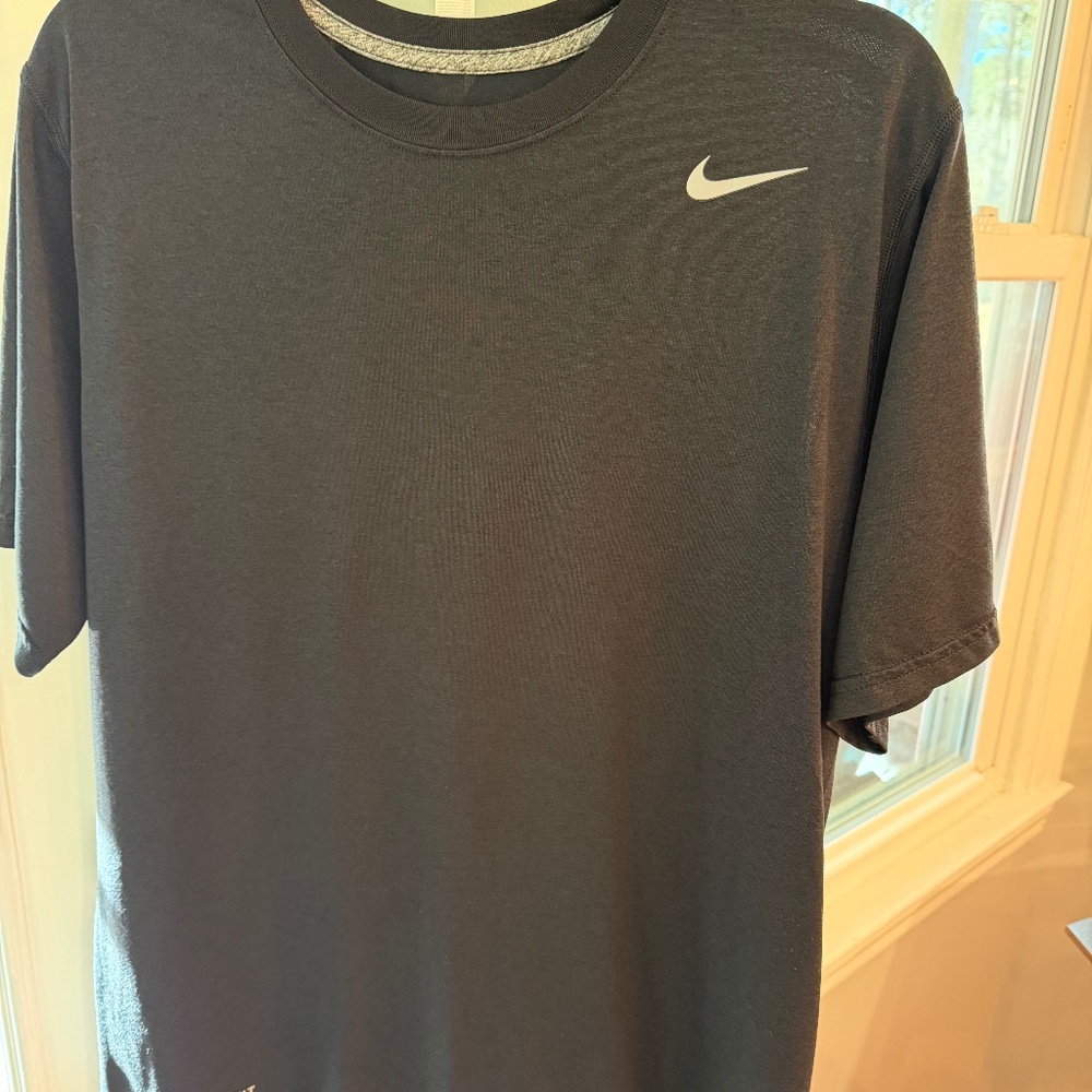 Men’s large black dri fit tshirt by Nike
